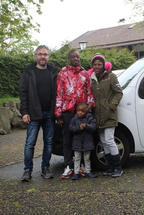 Die Kolping Akademie spendet Betten an nigerianische Familie