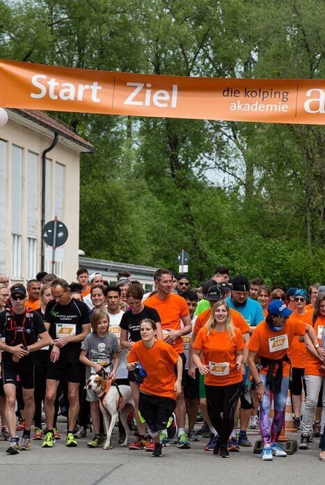 50-Jahre-Jubiläum: Bunter Jubiläumslauf an der Kolping Akademie in Kaufbeuren