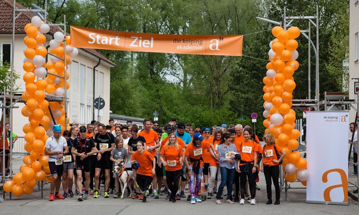 50-Jahre-Jubiläum: Bunter Jubiläumslauf an der Kolping Akademie in Kaufbeuren